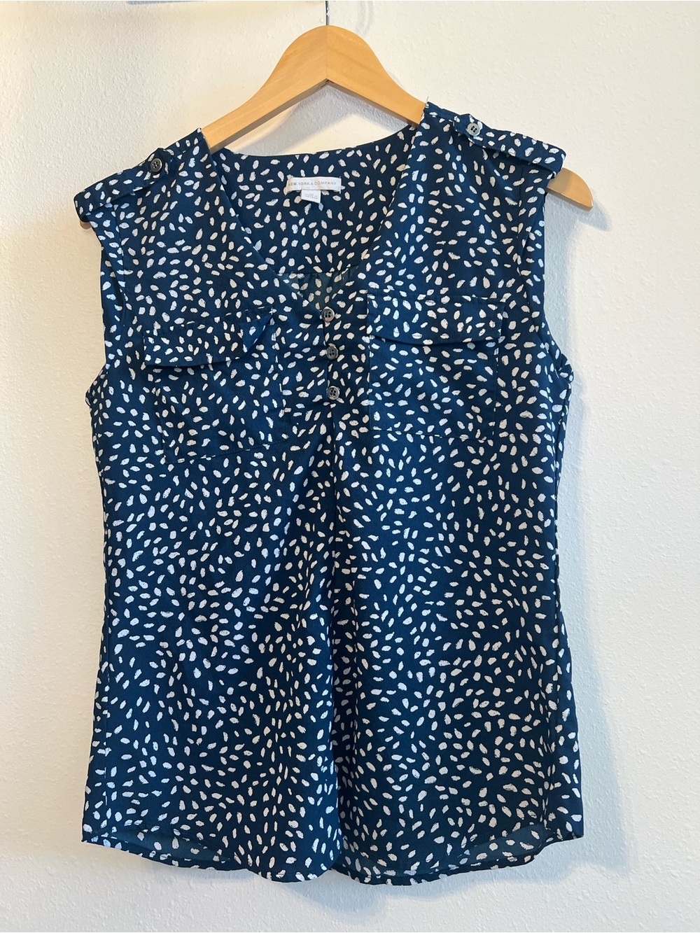 New York and Company Sleeveless Navy Blue Printed Blouse